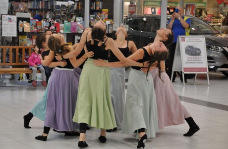 Színes és látványos programok a Next Stop üzletközpont első Művészeti Napjain